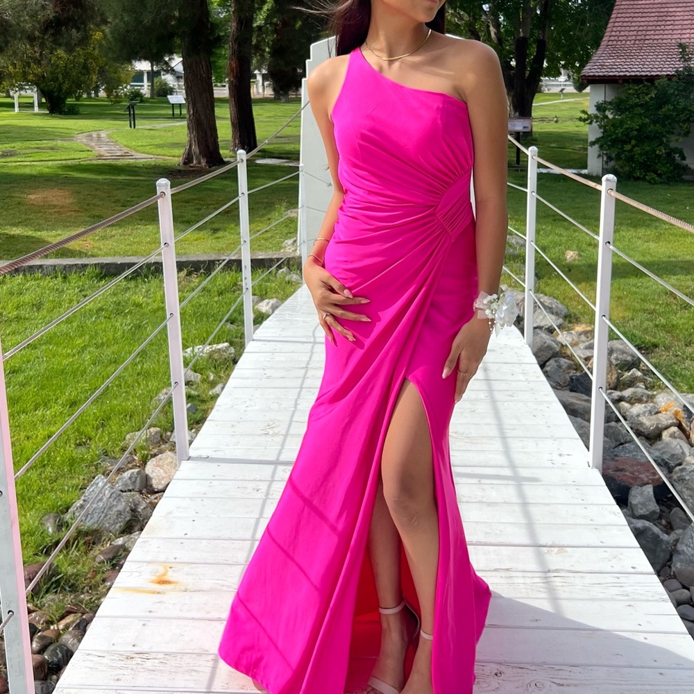 Elegant Pink One-Shoulder Prom Dress